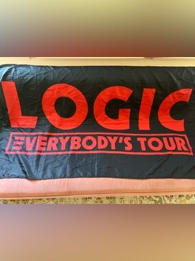 Logic Ecerybody’s Tour Flag
